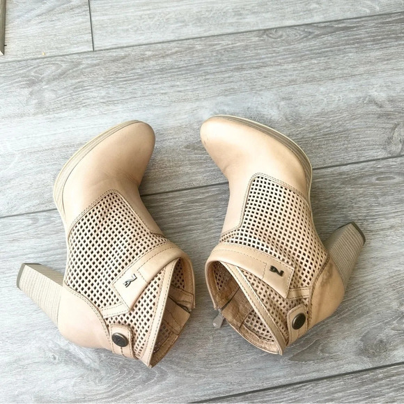 Nero Giardini ANKLE BOOT PERFORATED  LEATHER 
IN CHAMPAGNE - Picture 6 of 14